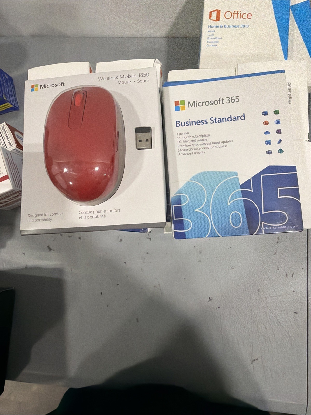 Microsoft 365 Business Standard 1-Year Subscription 1-free mS wiireless Mouse
