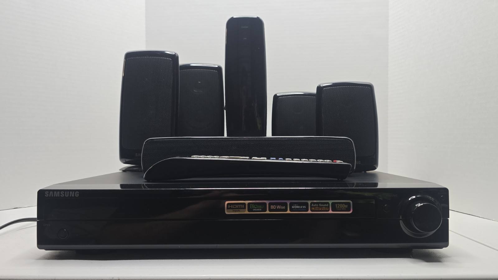 Samsung HT-Z520 5 Disk CD/DVD Home Theater System (Tested, 5 Speakers + Wire)