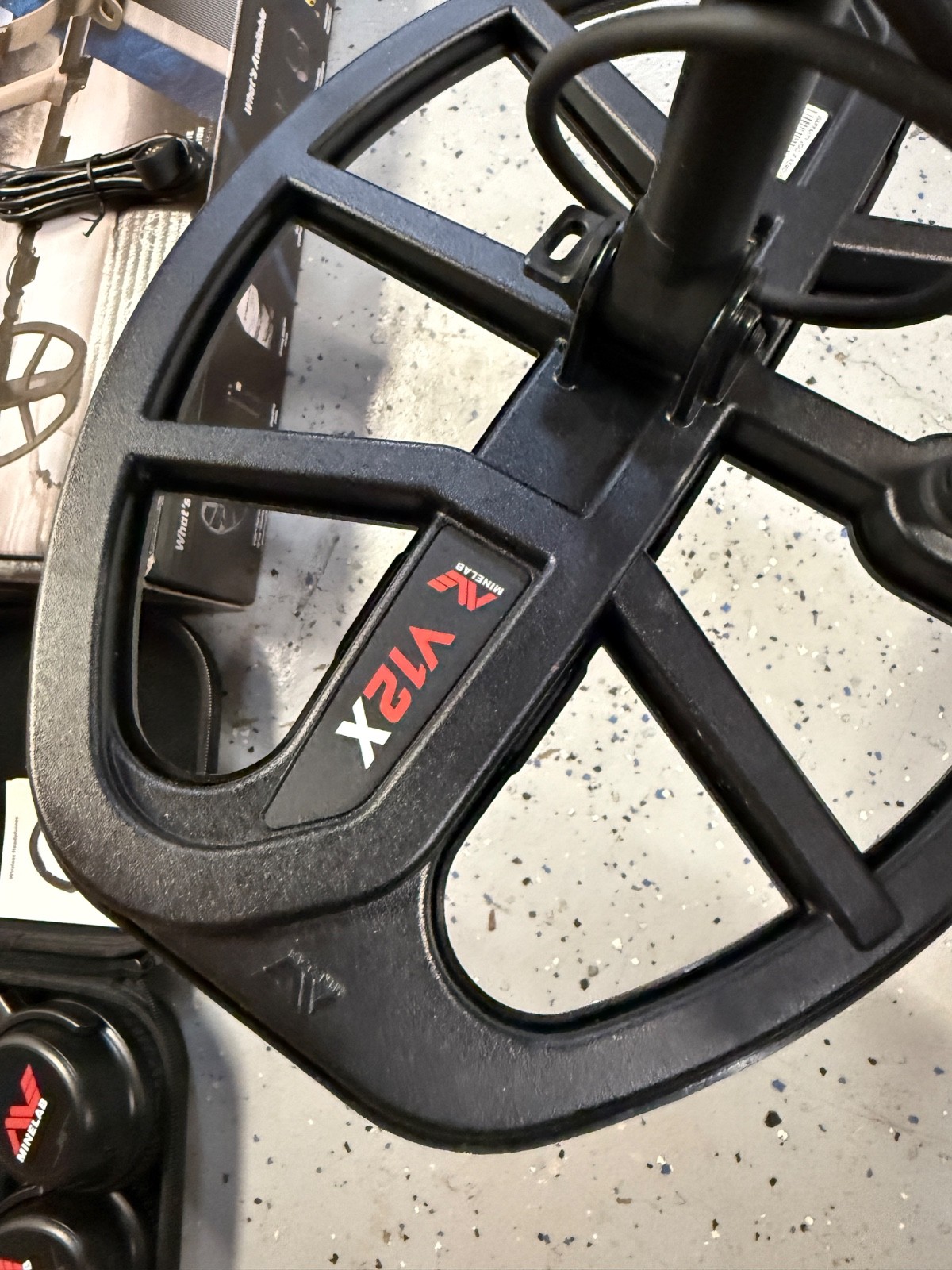 Minelab X-Terra Elite Multi-IQ Waterproof Metal Detector + ML85 headphones