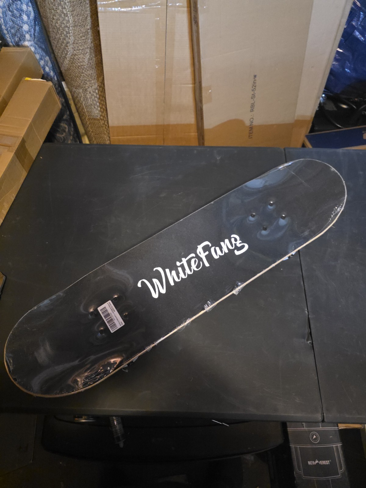 WhiteFang Skateboards, Complete Skateboard 31 x 7.88, 7 Layer Canadian Maple