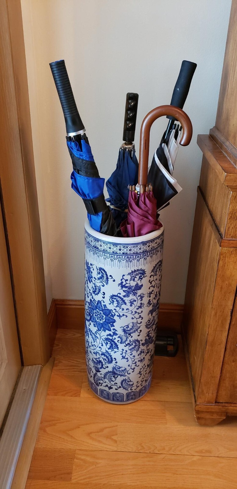 Floral Blue & Gray Porcelain Umbrella Cane Stand Holder Floor Vase Plant Vine