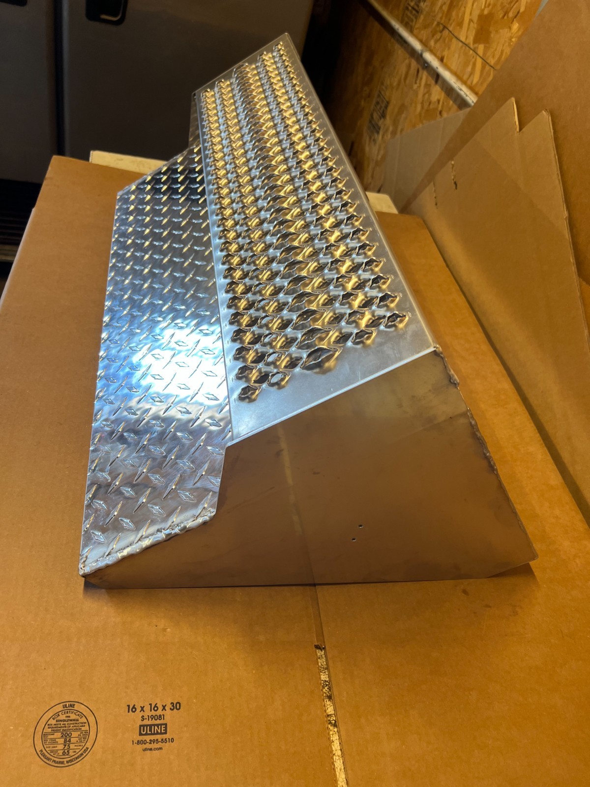 Peterbilt Battery Box Cover --- Aluminum Step