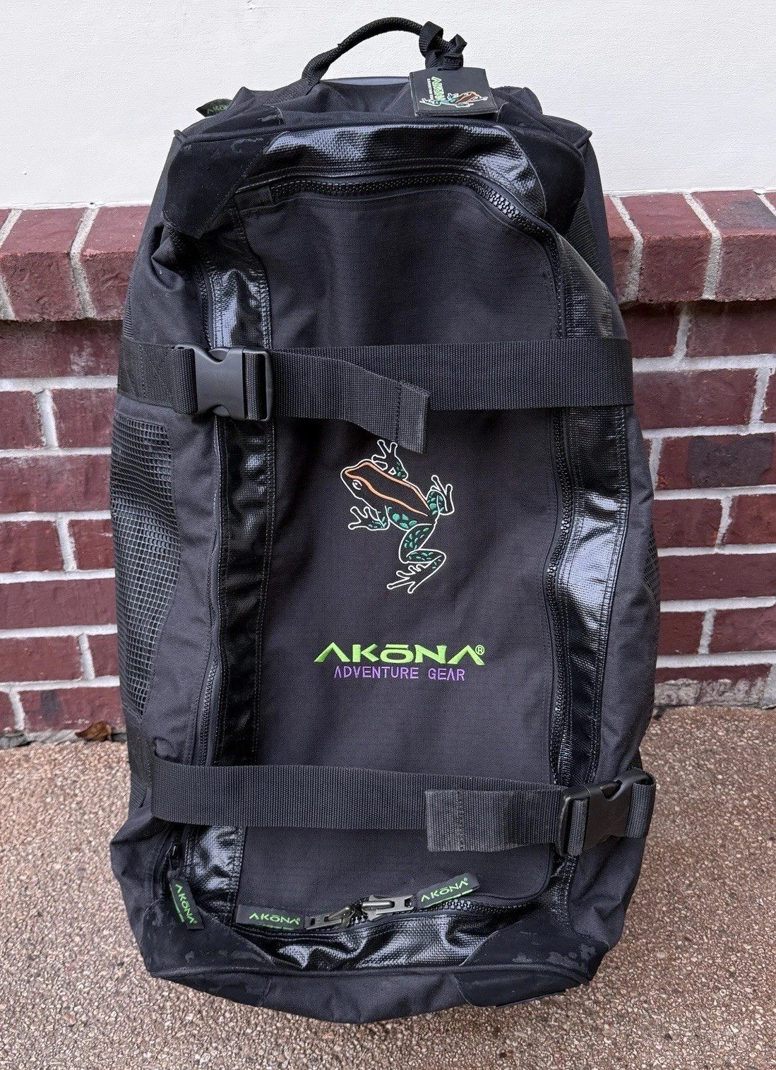 Akona Adventure Gear 31x15x15 XL Travel Dive Scuba Roller Bag Black Rain Cover