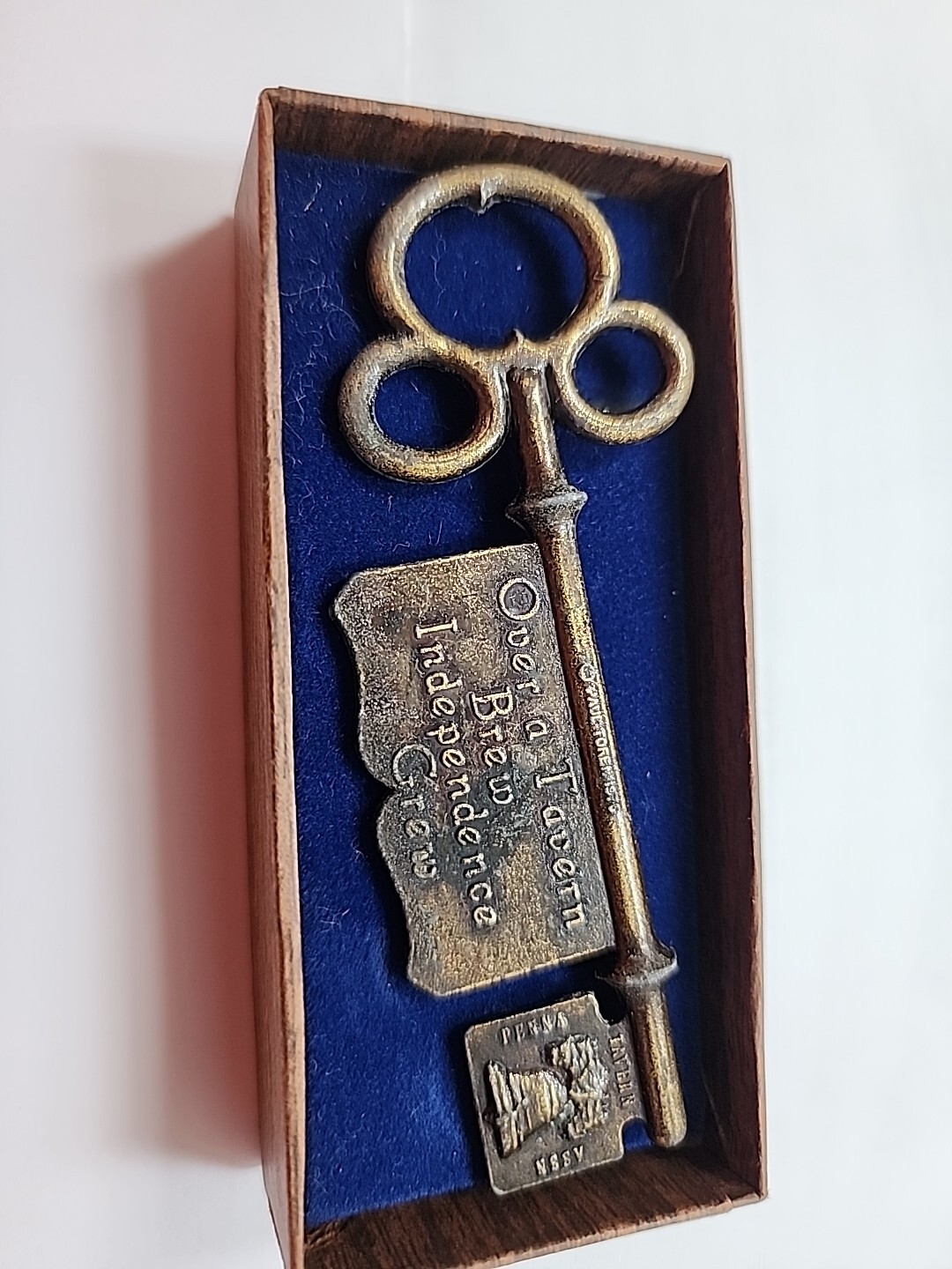 VINTAGE 1976 CENTENNIAL "PENNSYLVANIA TAVERN ASSOCIATION" KEY IN O.B.! Free Ship