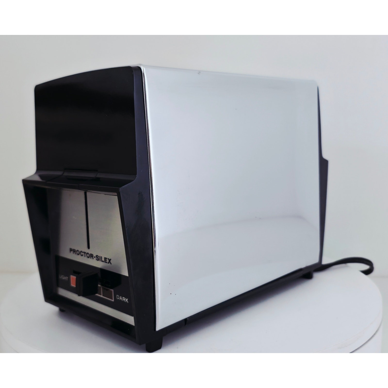 VINTAGE *PRISTINE*1980's Proctor Silex 2-Slice Toaster Chrome/Black USA