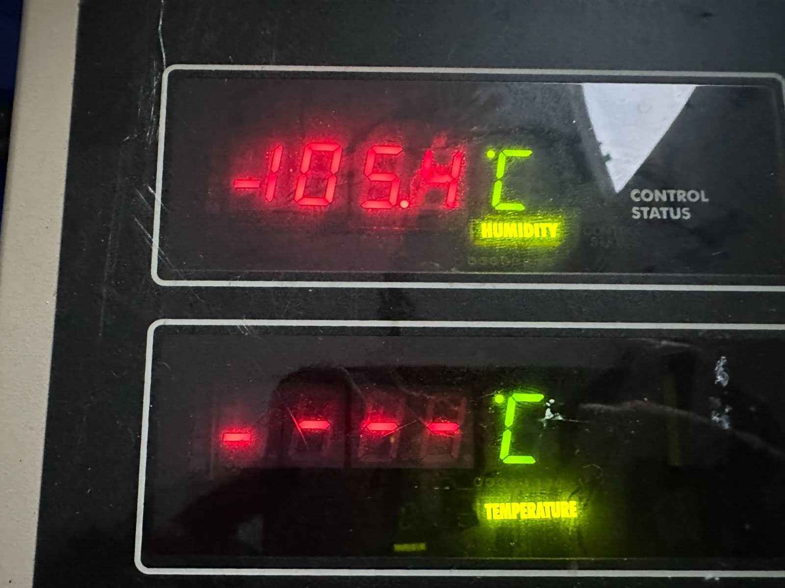 General Eastern Hygro E4-RH-2D-115V Dual Display Dew Point Monitor