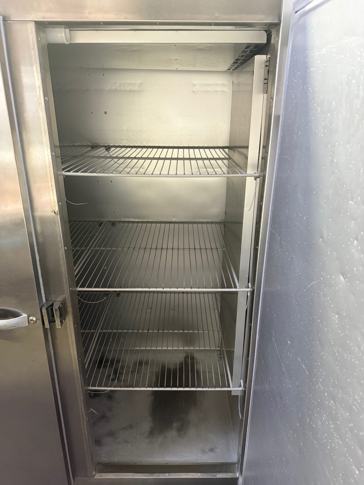 2018 TRAULSEN G30011 3 SOLID DOOR REACH-IN STAINLESS STEEL REFRIGERATOR