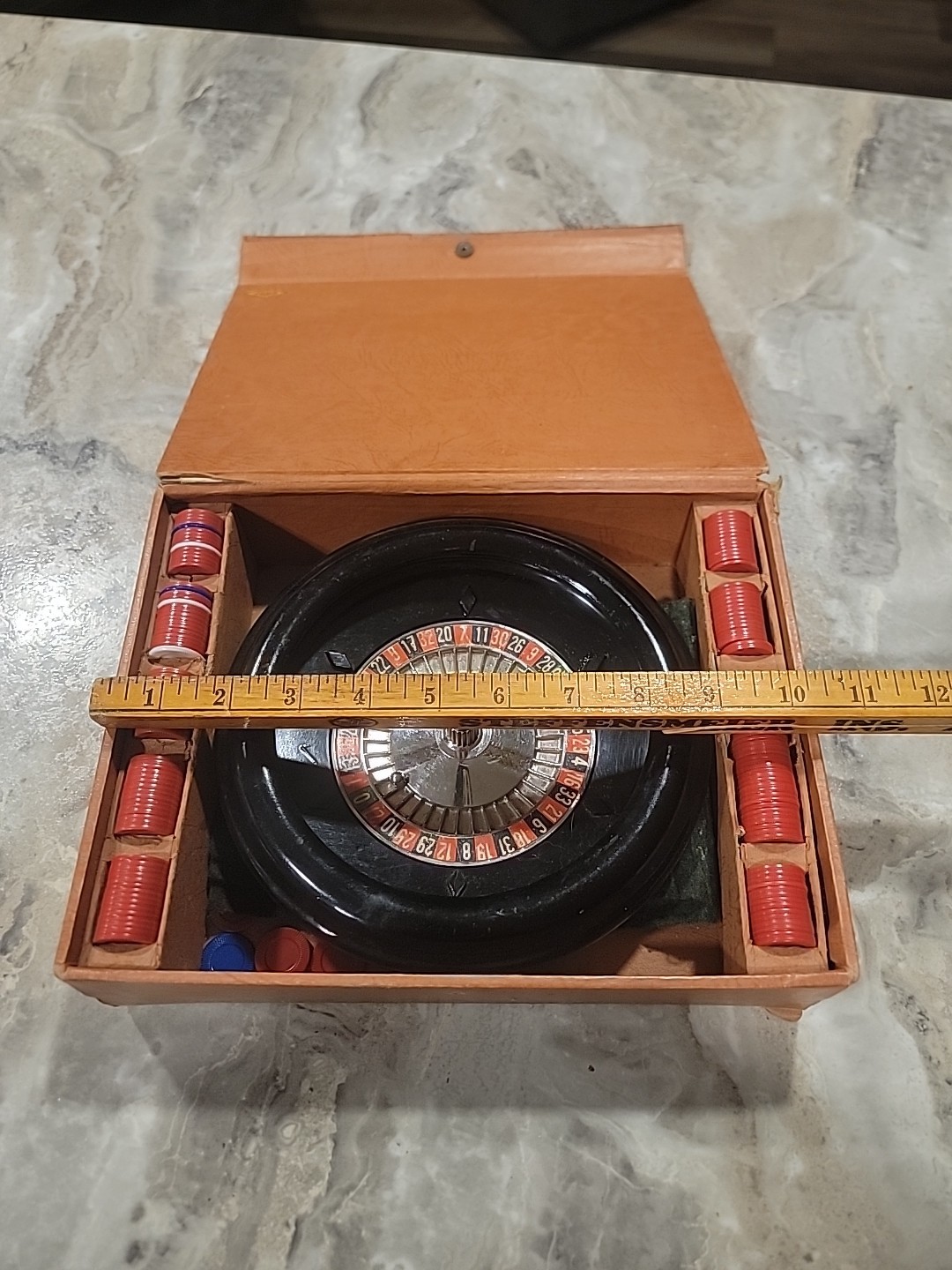 Vintage 1941 E.S. Lowe Weighted Roulette Wheel Game Set With Small Chips
