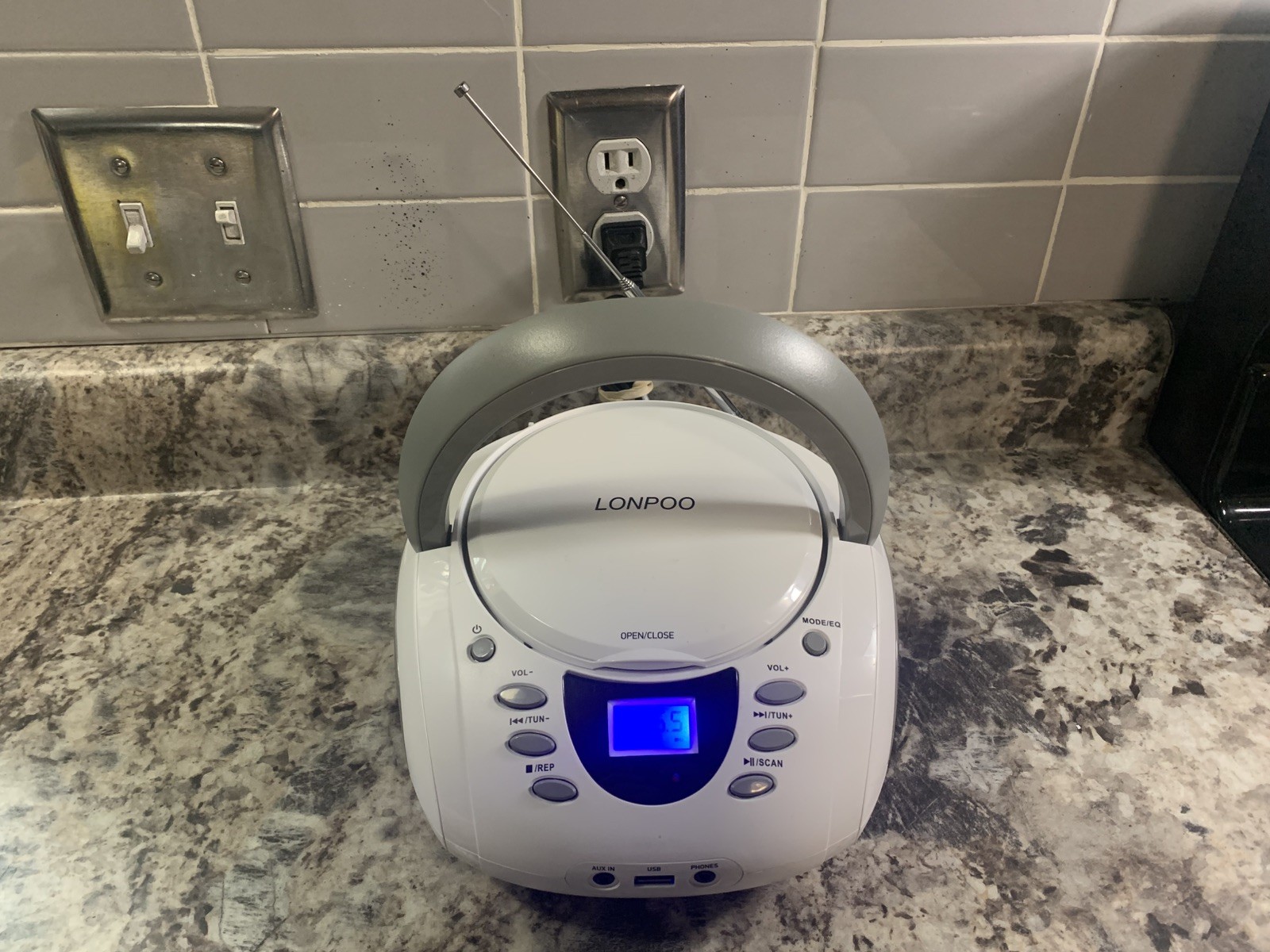 LONPOO Portable CD-MP3-Radio Blue Tooth Player White Tested Works Good