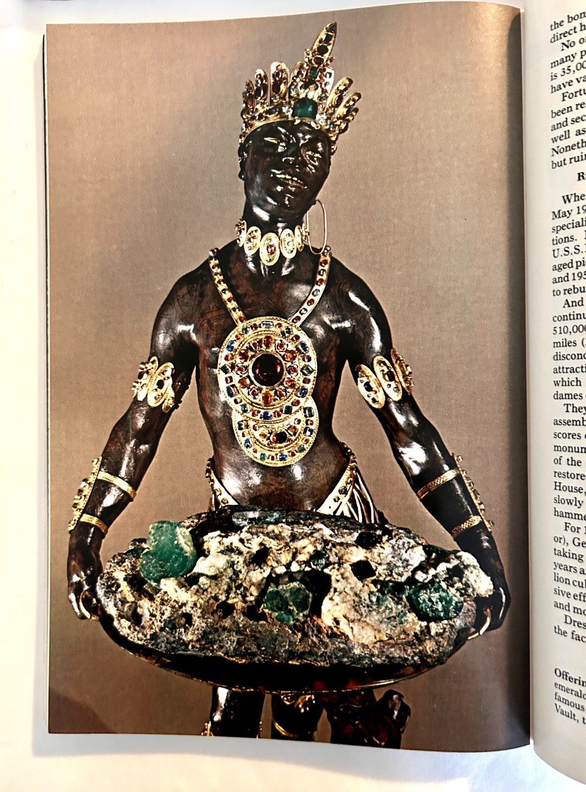 10 National Geographic Magazines Lot 1900-2010 No Dups Junk Journal Art Collage