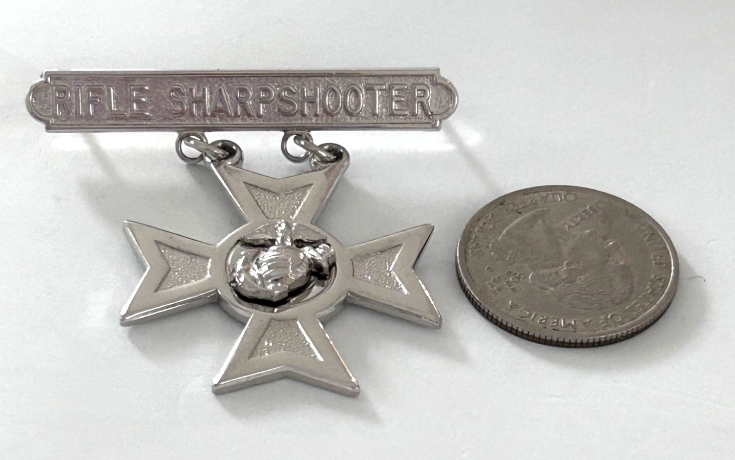 Vintage USMC Rifle Sharpshooter Badge Medal 1981 Silver-Tone Military Award