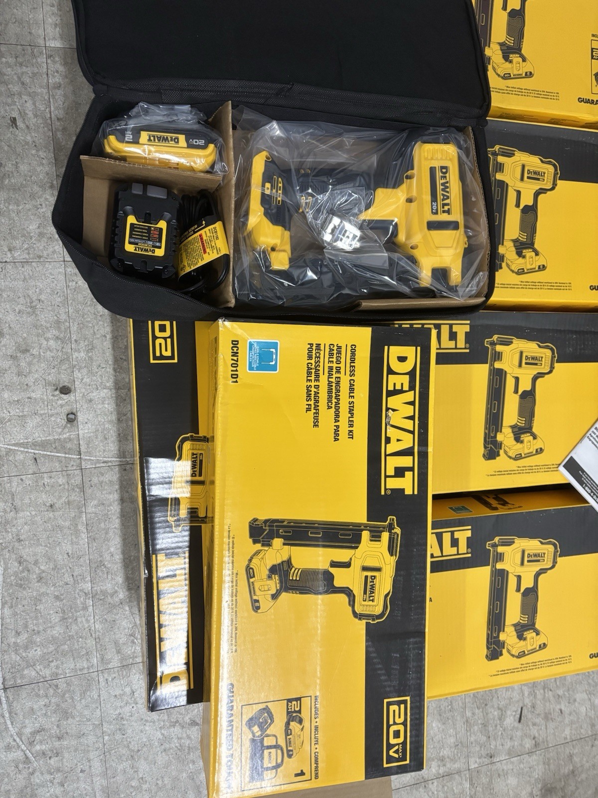 Brand New DEWALT DCN701D1 20V MAX Cordless Cable Stapler Kit + Battery & Charger