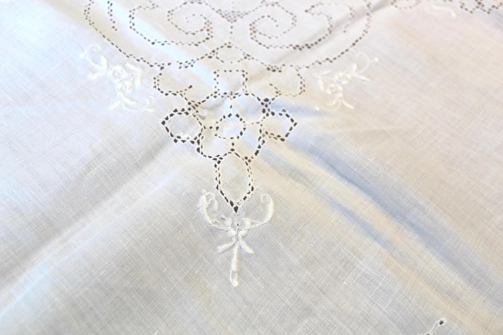Irish Linen Tablecloth Drawnwork Embroidery