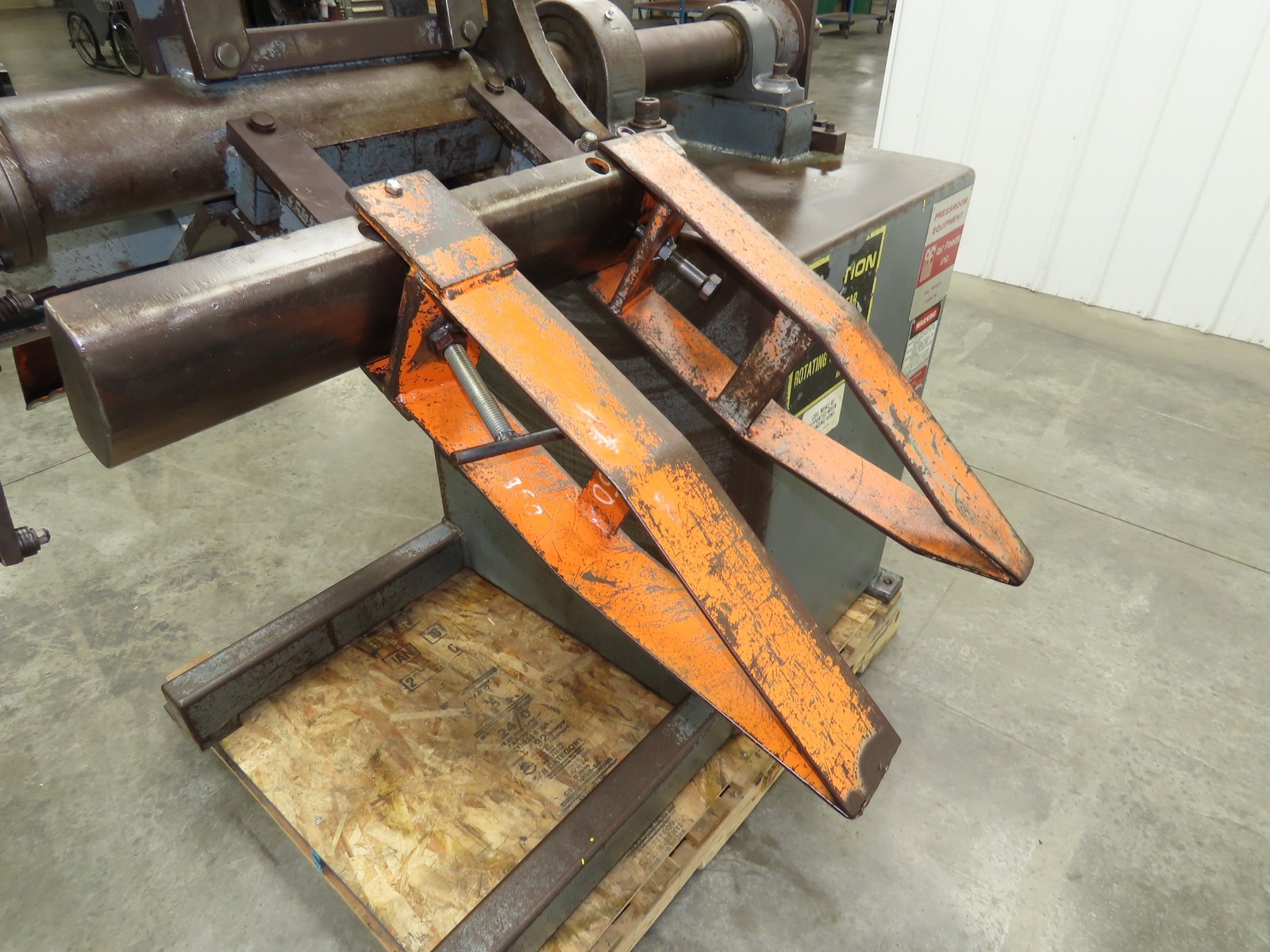 Dallas Industries R40X18 Coil Stock Uncoiler 4000lbs 16-20" ID 18" W Decoiler