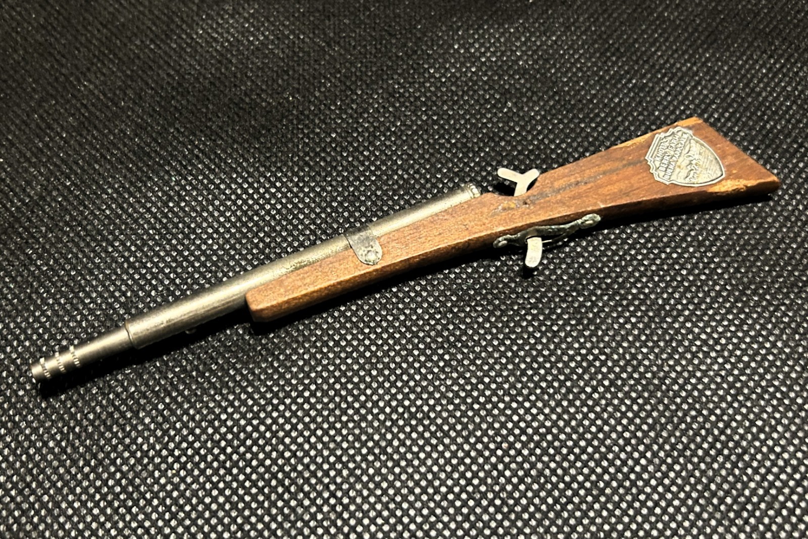 Vintage~Knott's Berry Farm Souvenir Cowboy Rifle Toy~Retractable Mechanism~Works