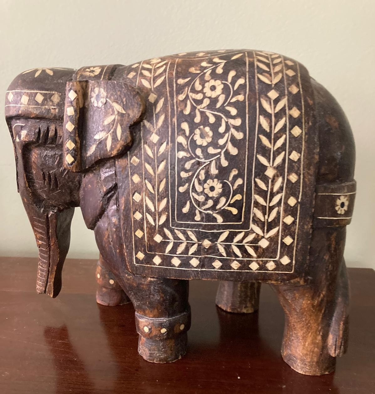 Vintage Elephant  Rosewood Hand Carved inlay  floral design 8" x 9.5" Heavy