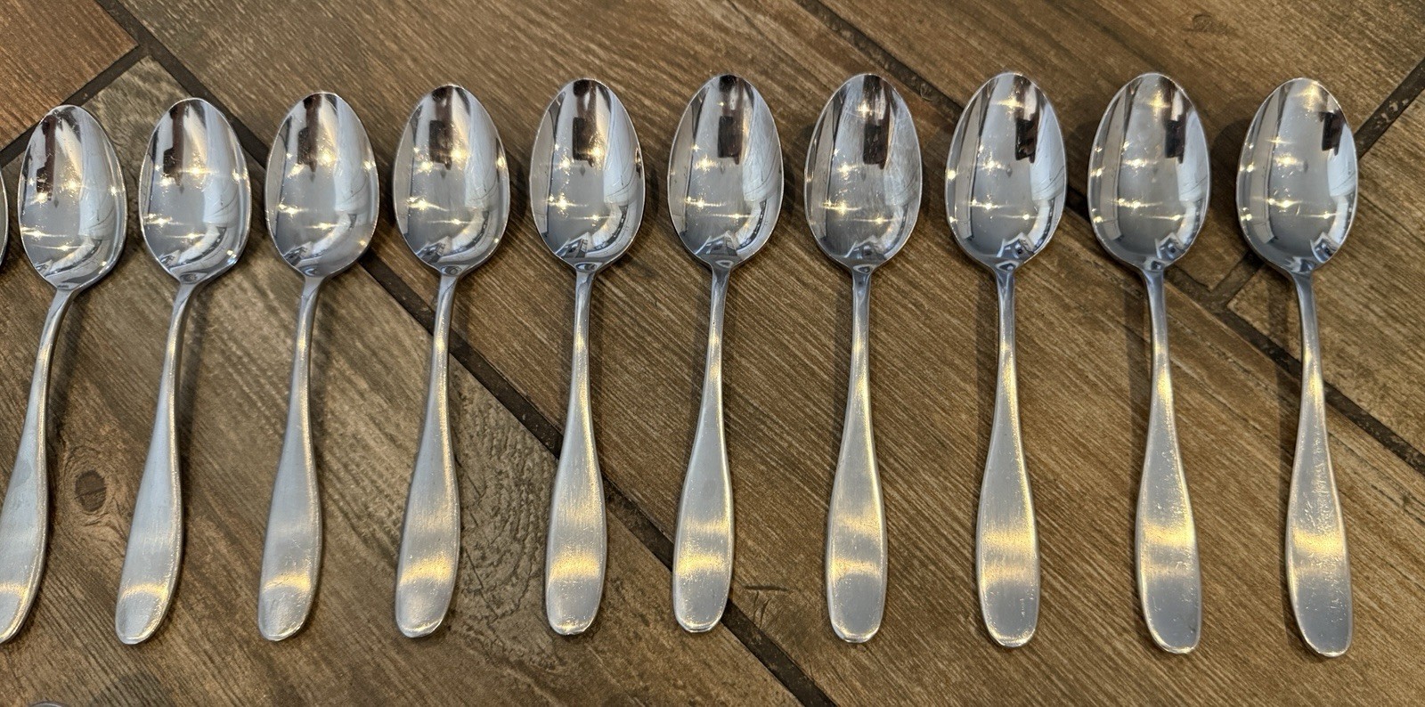 Towle SATIN PETAL 18/0 Living Collection Flatware Set of 40 Spoons Knives Forks