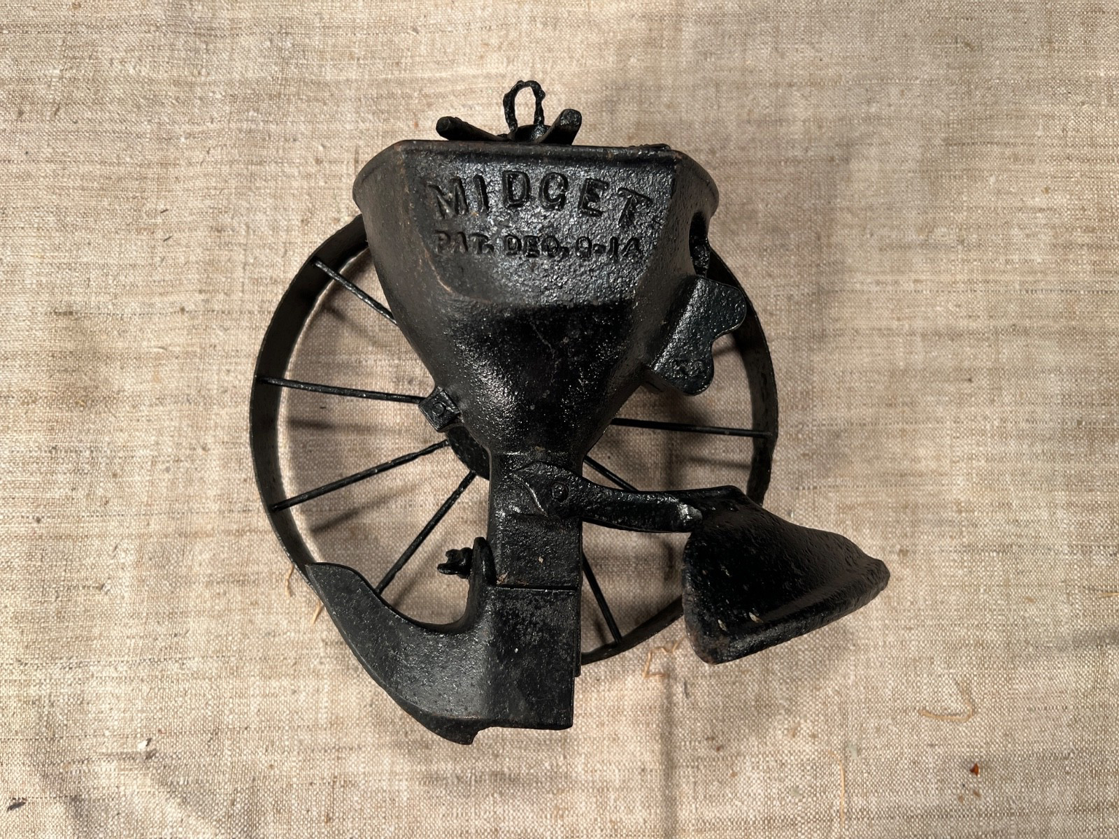 VTG/ATQ “Midget” Garden Seeder Pat Dec 9 14, Display only, doesn't not rotate