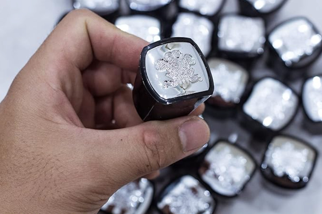 Creed Aventus Replacement Cap – Round Black Plastic with Silver Top