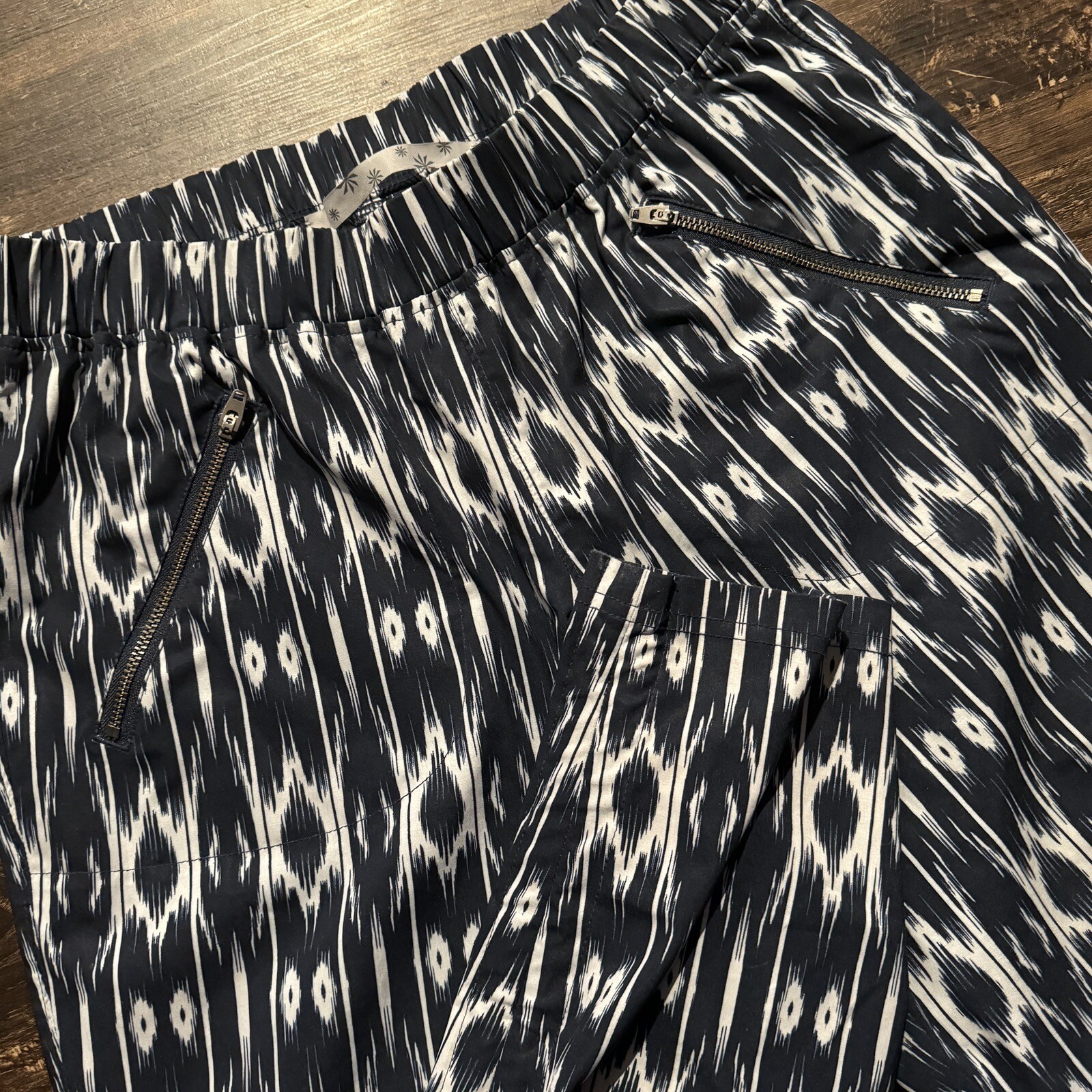 Athleta Pull-on Athleisure Yoga Travel Pants Sz 4 Pocket Zippers Tapered Casual