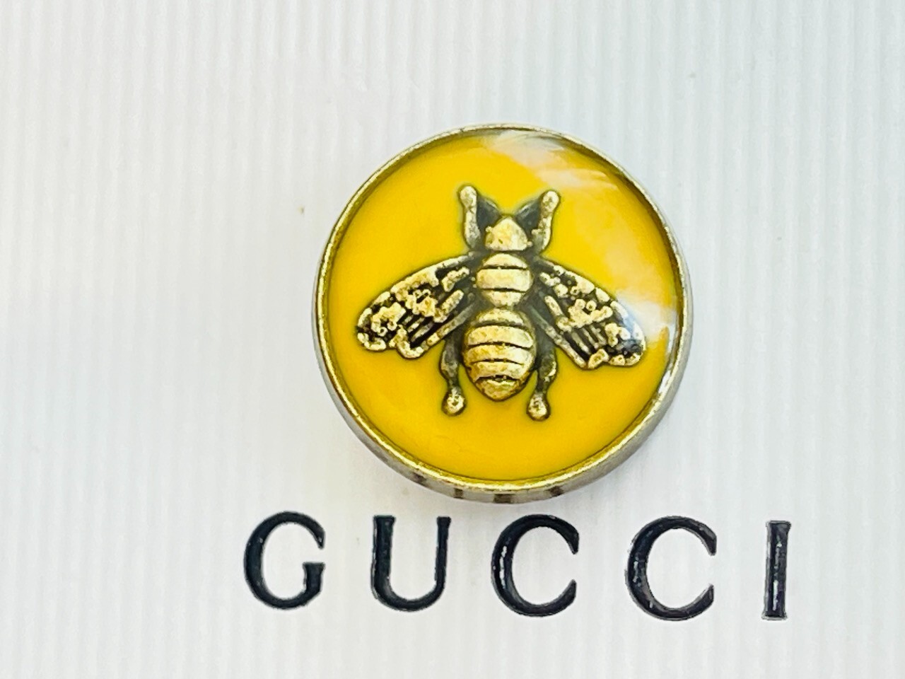 100% GUCCI Button 1 pieces Size 17 mm GG bees 💗💗💗