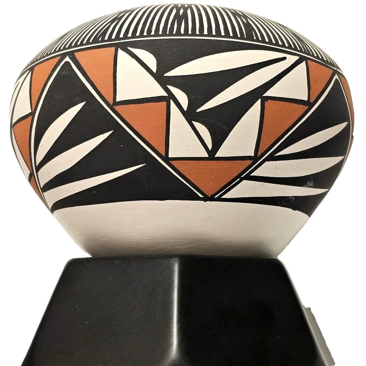 B D (Beverly) Garcia Acoma NM Pottery Line Work Signed 4.5"H & 5.5"W Hand-Coiled