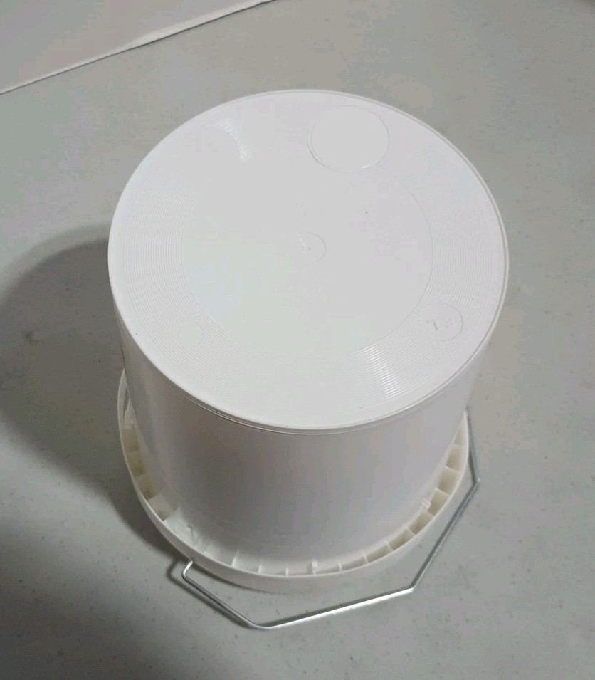 Liquitex Professional Acrylic Gloss Pouring Medium 1-Gallon 127.81 fl.oz.