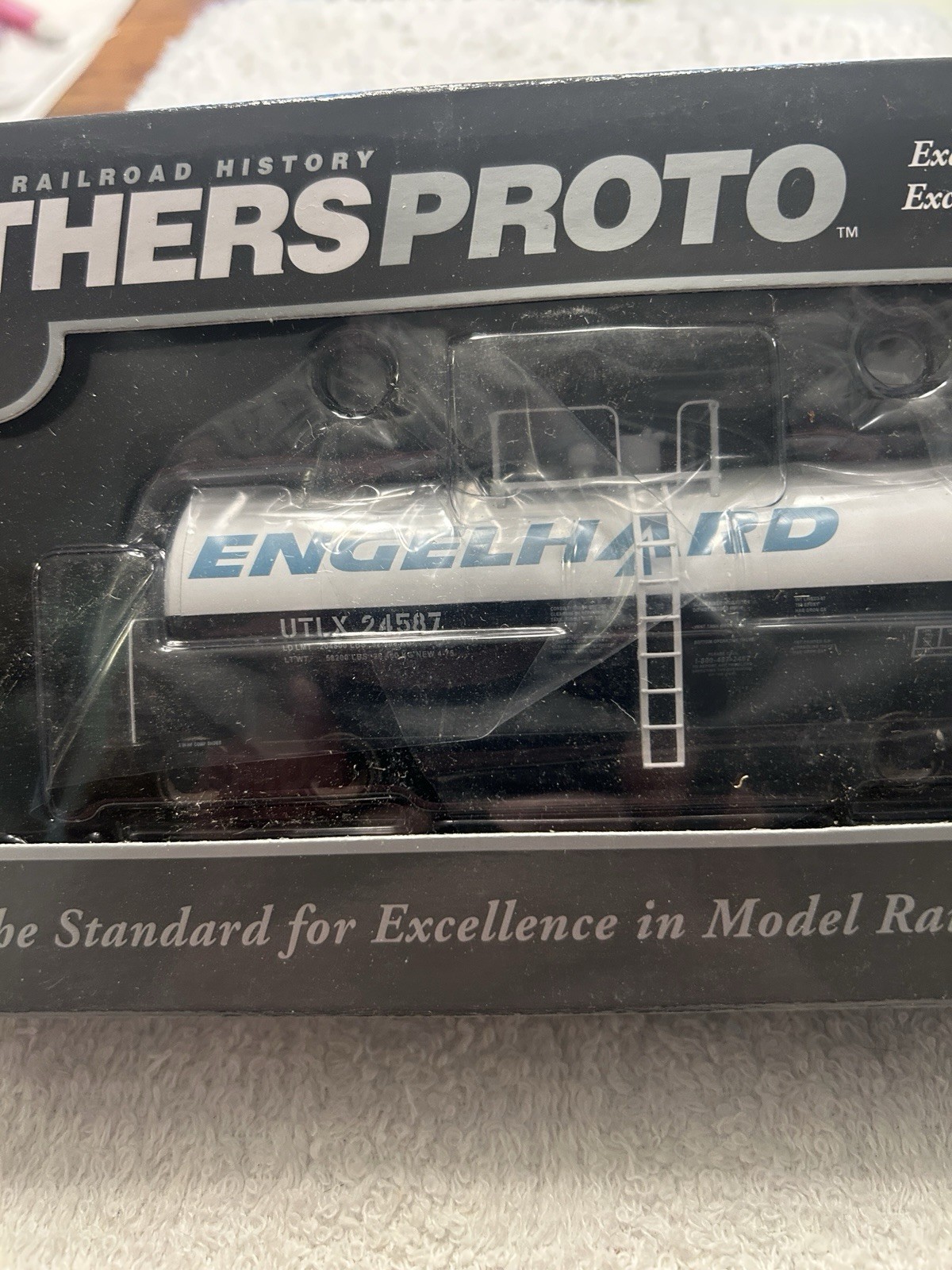 Walters Proto 40’UTLX 16,000 Gallon Funnel Flow Tank Car Engelhard #24587 HO