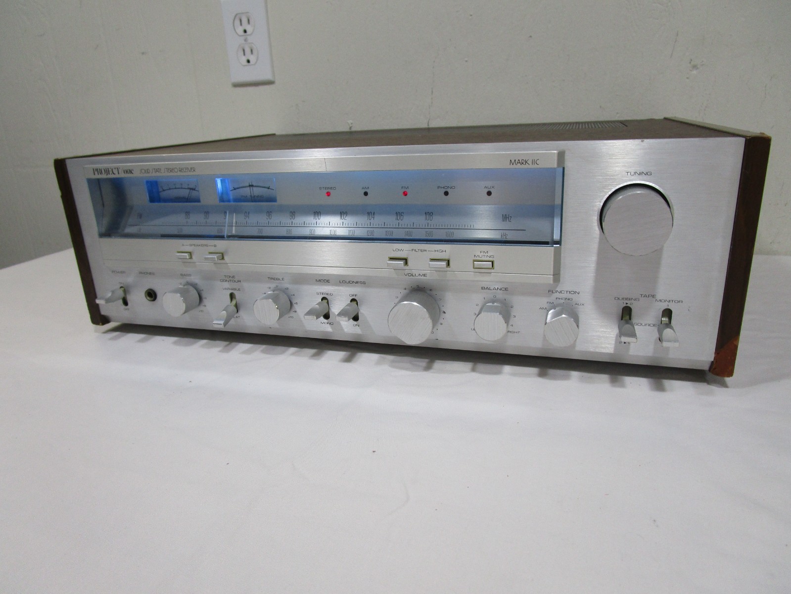 Nice Project / One Mark IIC Stereo Receiver w/ LED Upgraded Lamps -------- Cool!