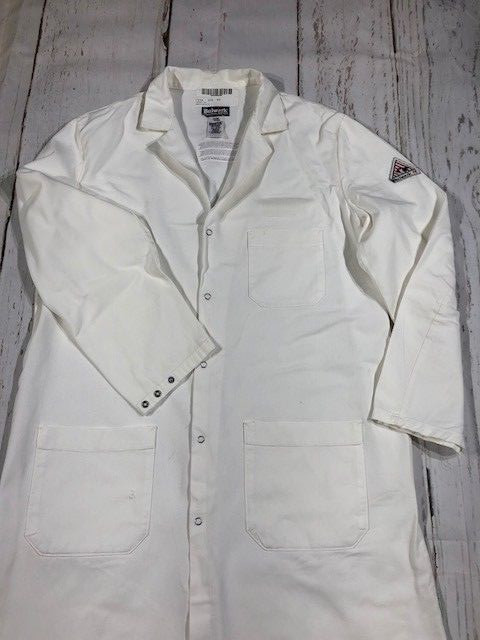 Bulwark Flame Resistant Lab Coat EXCEL-FR White ATPV 7,7 snap on closure