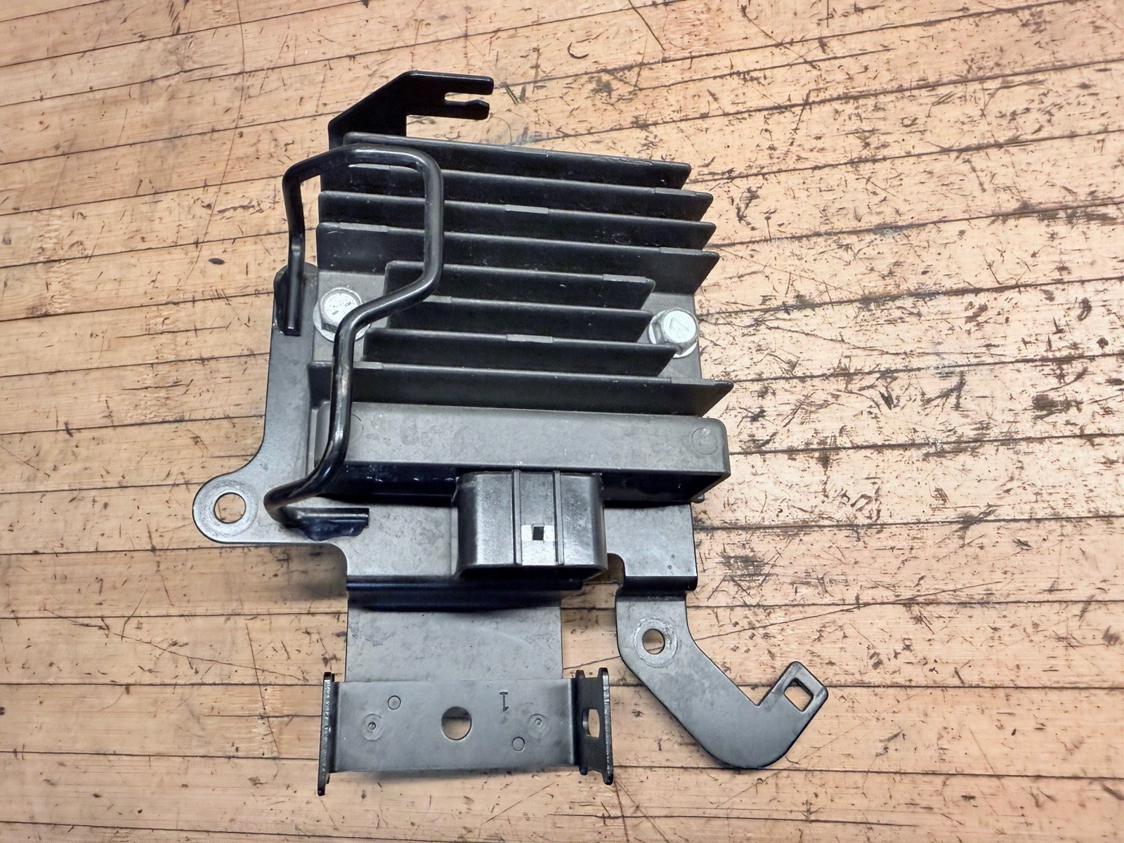 19-23 KAWASAKI NINJA ZX6R 636 RECTIFIER OEM VOLTAGE REGULATOR OEM WITH BRACKET