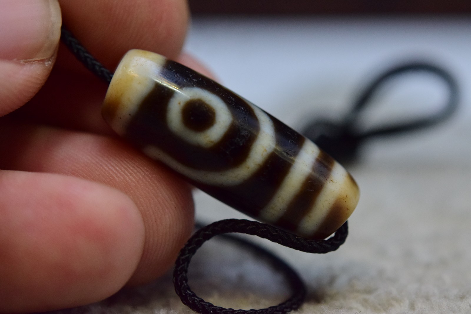 old Himalayan indo tibetan 2eyes agate bead unique pattern