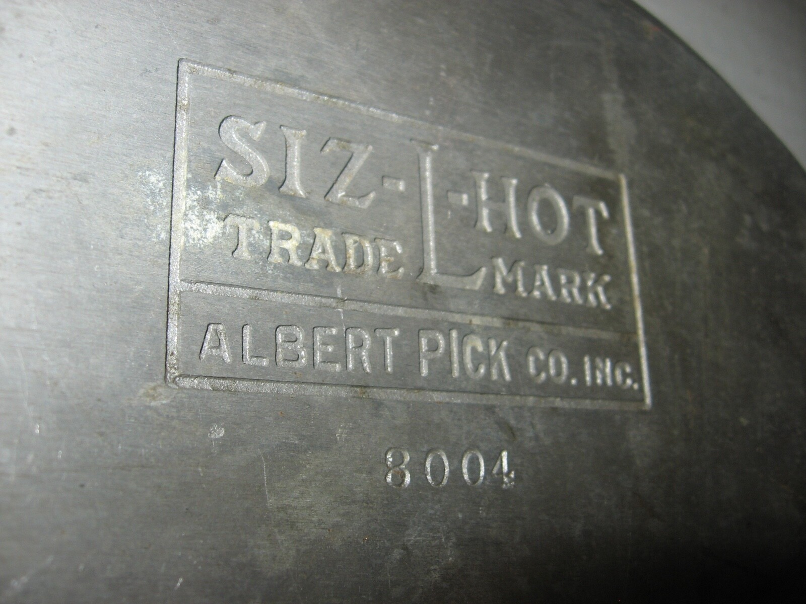 Vintage Albert Pick Co. Inc. Siz-L-Hot #8004 Smalll Metal Platter Prop