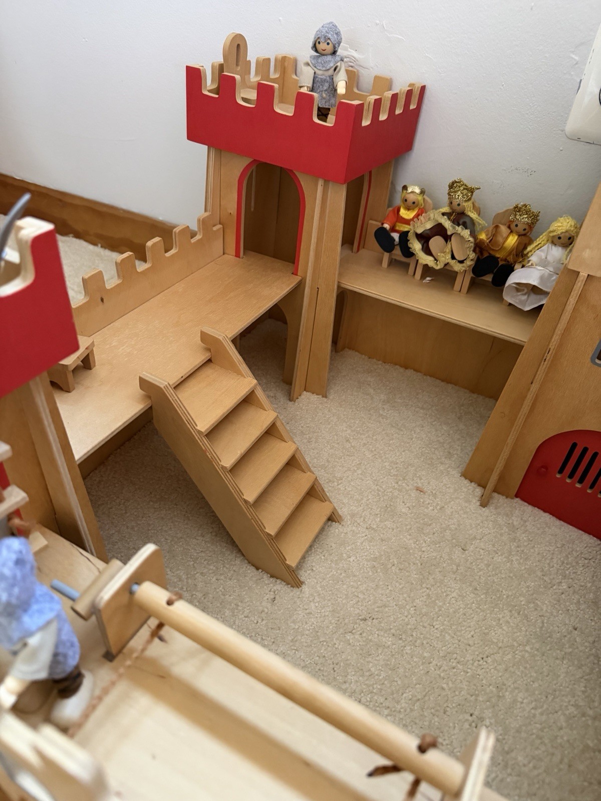 Classic Wooden Castle Set With Horses, Knights, Royalty. Easy Assembly