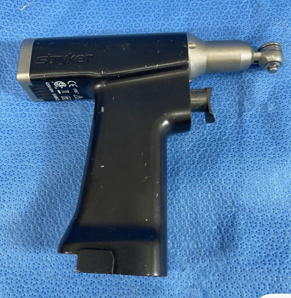 Stryker 4300-034 Sabo Sagittal Saw Handpiece Battery-Power; comes w/ a Saw Blade