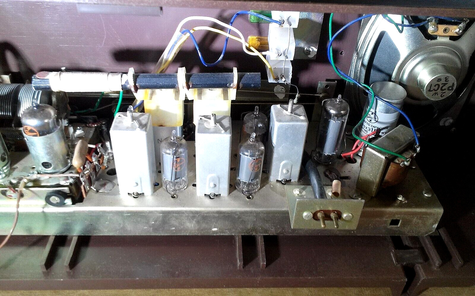 Vintage Lloyd's TM-821A High Fidelity AM/FM Tube Radio