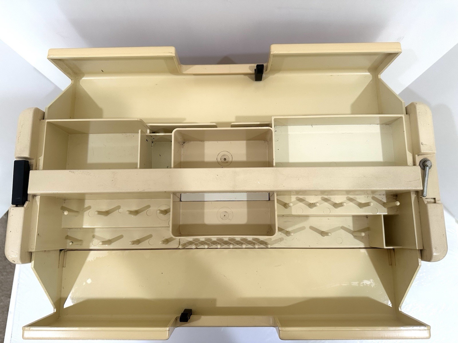 Pfaff Heavy Duty MetalSewing Machine 1222-E No Pedal or Cord -Parts Untested