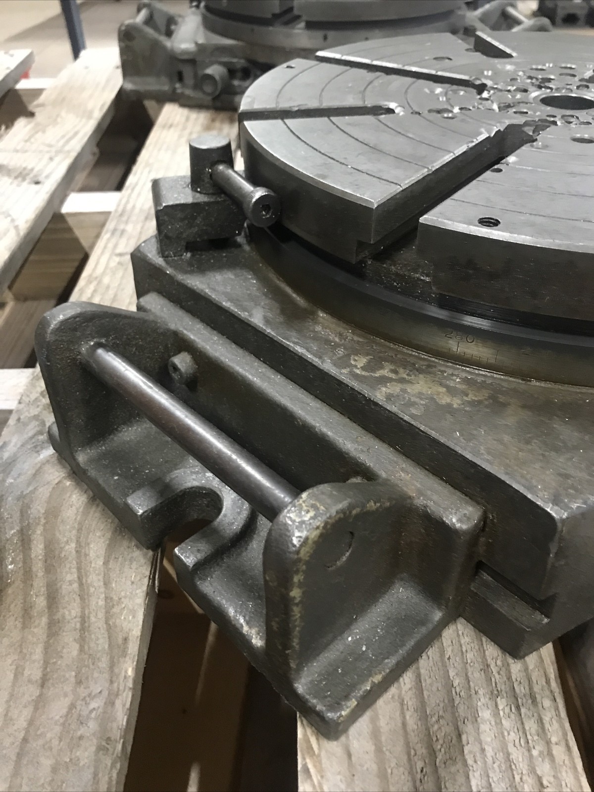 BRIDGEPORT #12 ROTARY TABLE Low Profile Handle