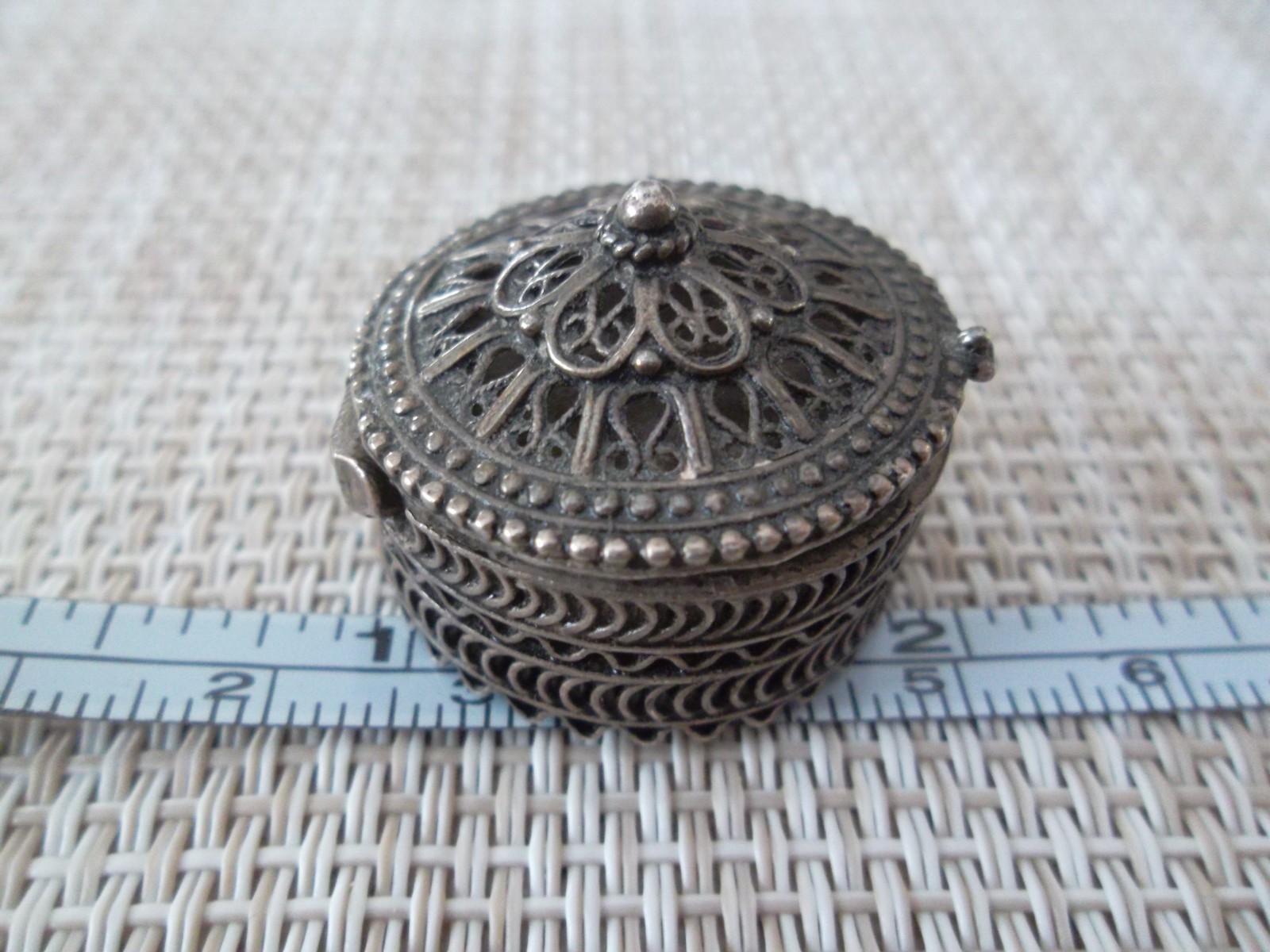 Snuff Box Pill Box Round Antique Filigree Sterling Silver Victorian 14.7 gr