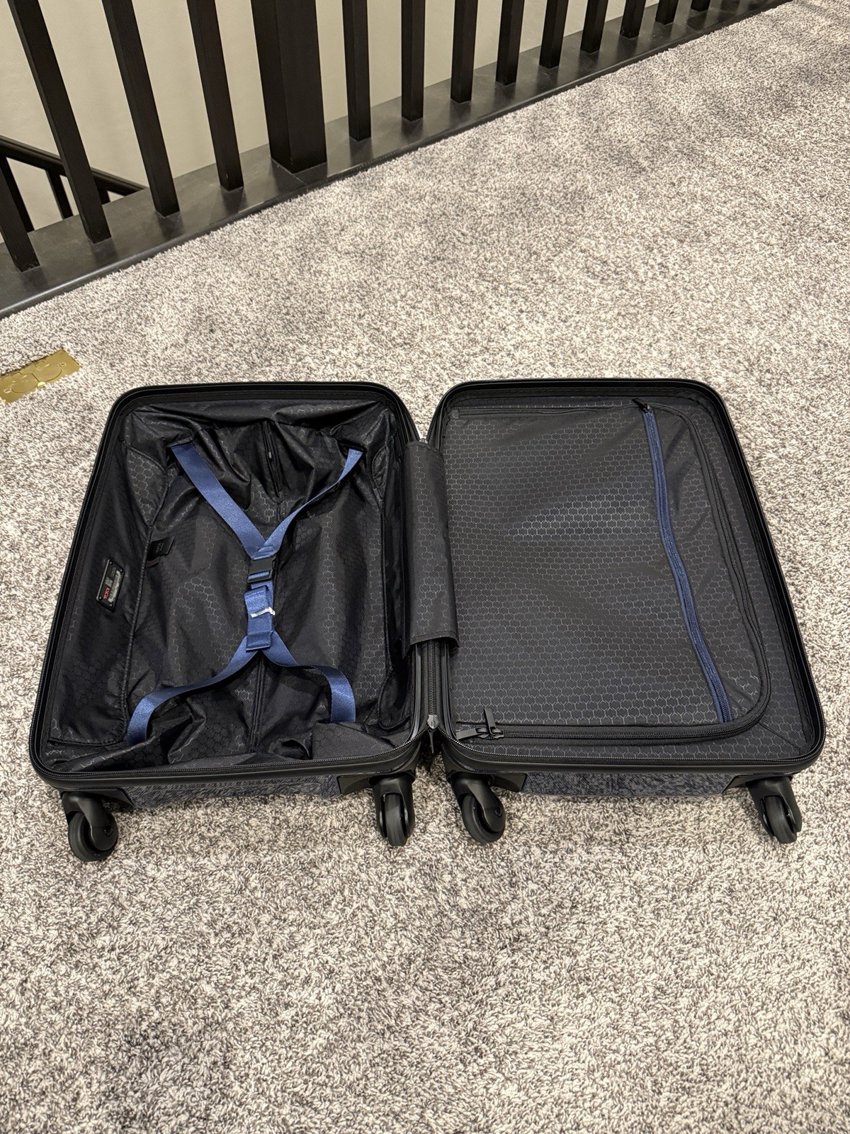 Tumi Fremont THORNHILL Backpack & 22” Vaporr international 22” Carry On Combo