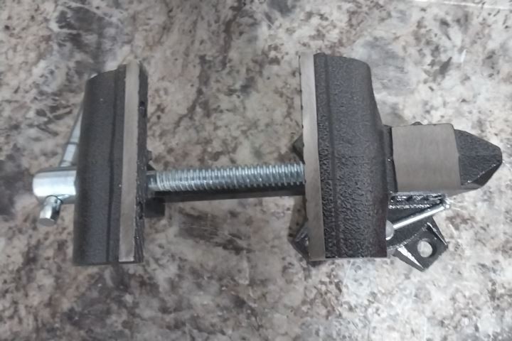 Bessey BV-HW45 4 In Max Jaw Opening Standard Duty Light Duty Bench Vise