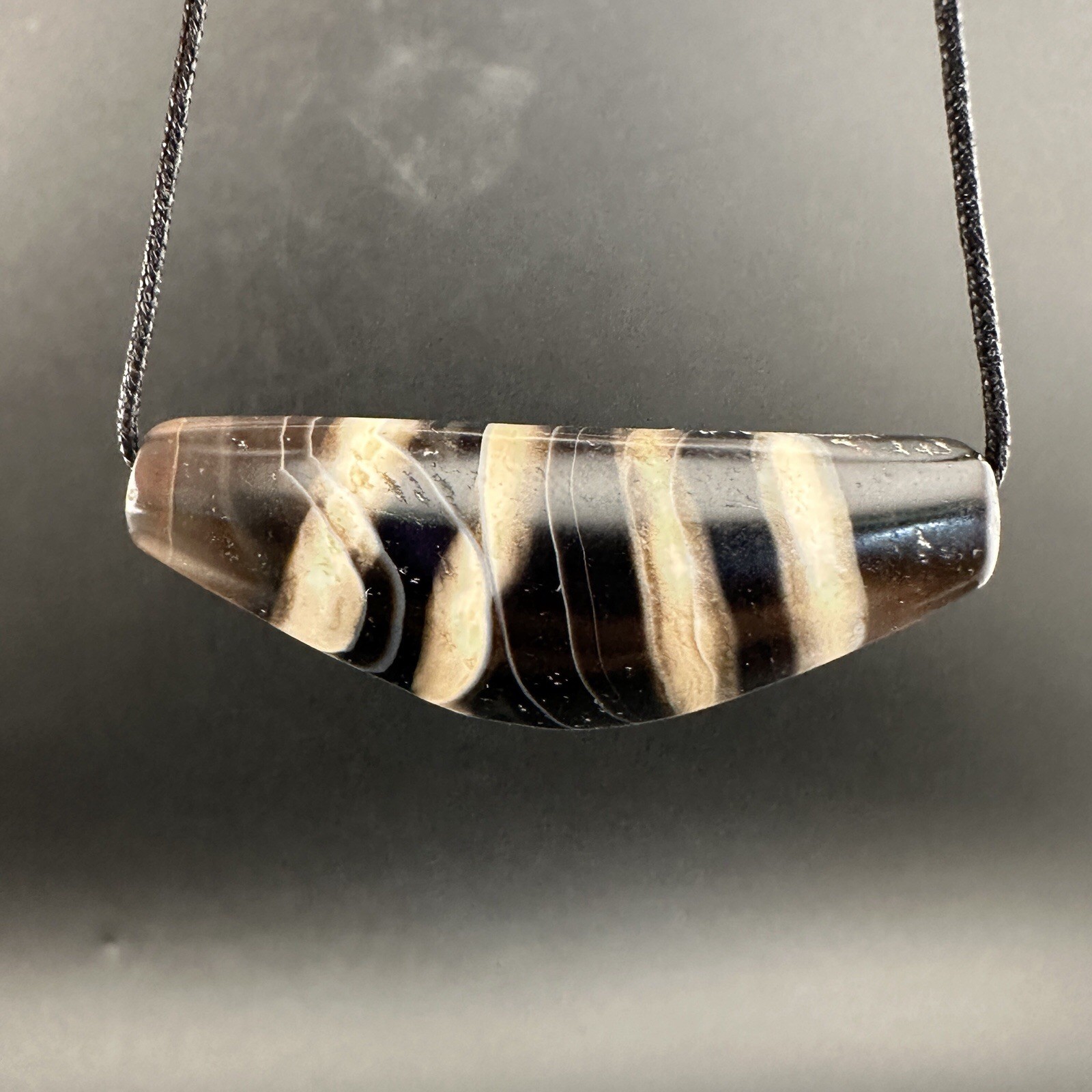 Tibetan Buddhism Agate 4 Stripe Horn Bead Totem Dzi Bead Amulet Pendant