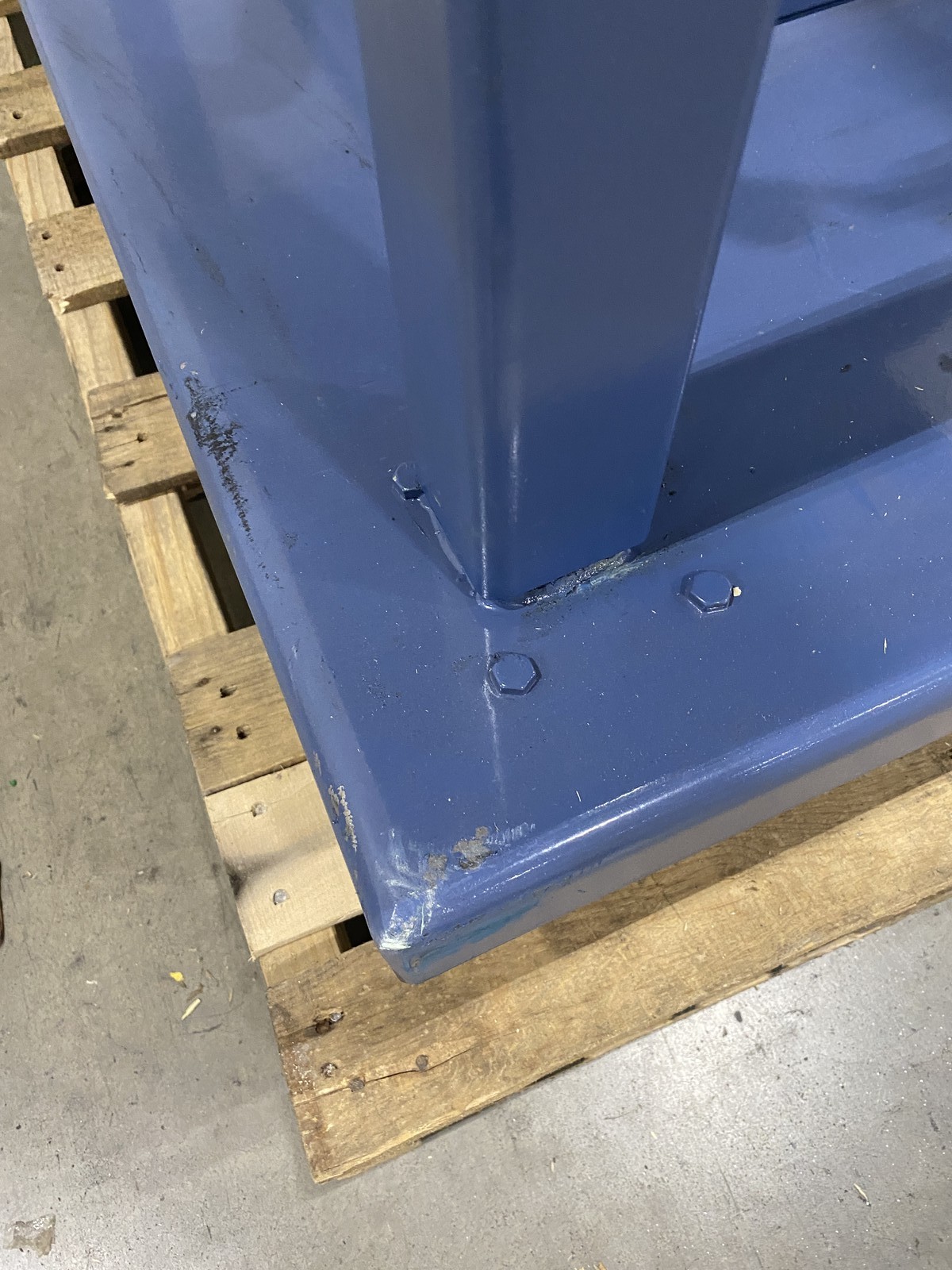 Wesco 32” x 48” Powered Lift Table 4000 Lb. Capacity 261105