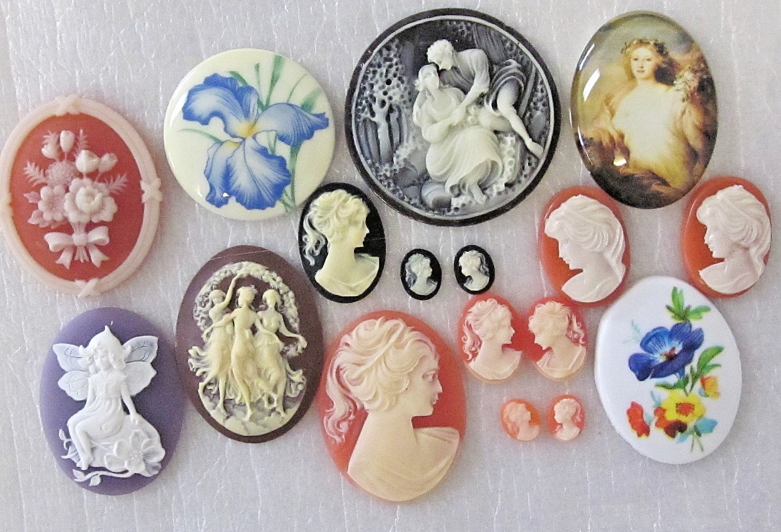 * SALE* VTG CAMEOS 40x30mm HUGE 17piece LOT JEWELRY RESIN FINDINGS REPAIR CRAFTS