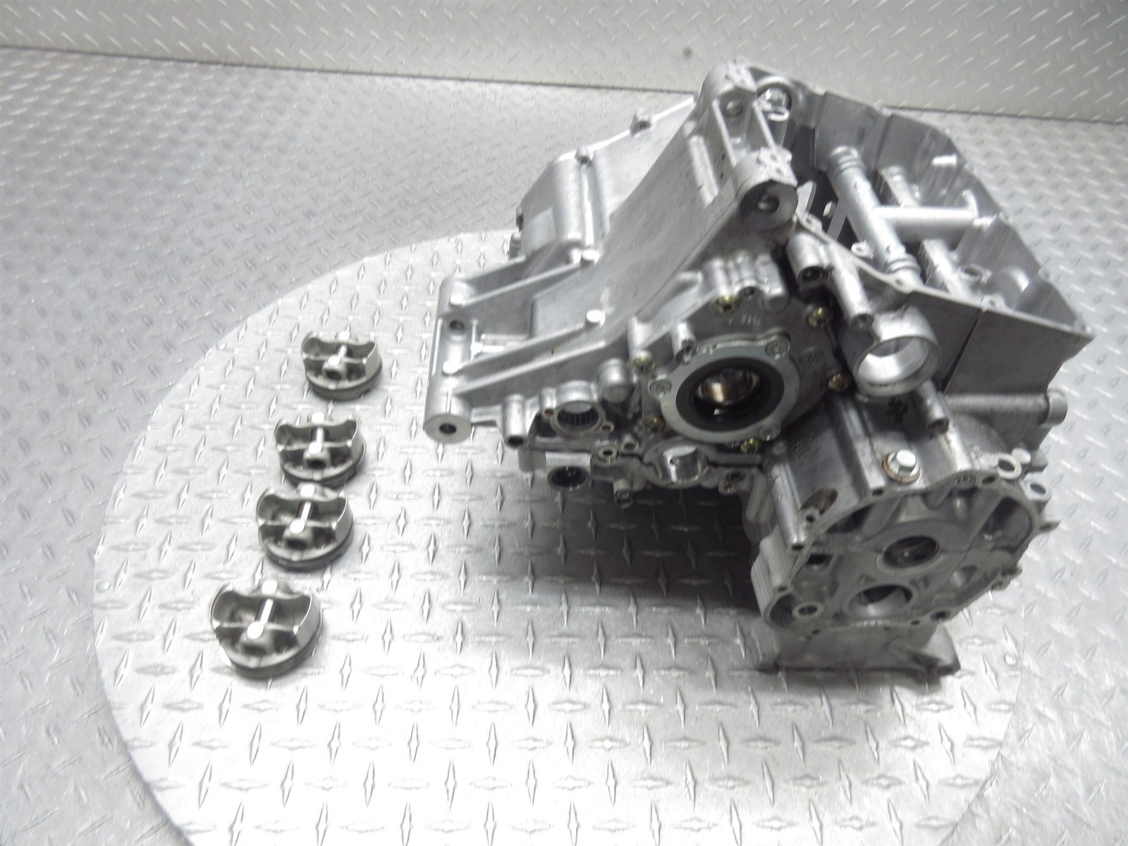 2007 06-07 Suzuki GSXR 600 GSXR600 Crankcase Case Engine Motor Block Piston Lot