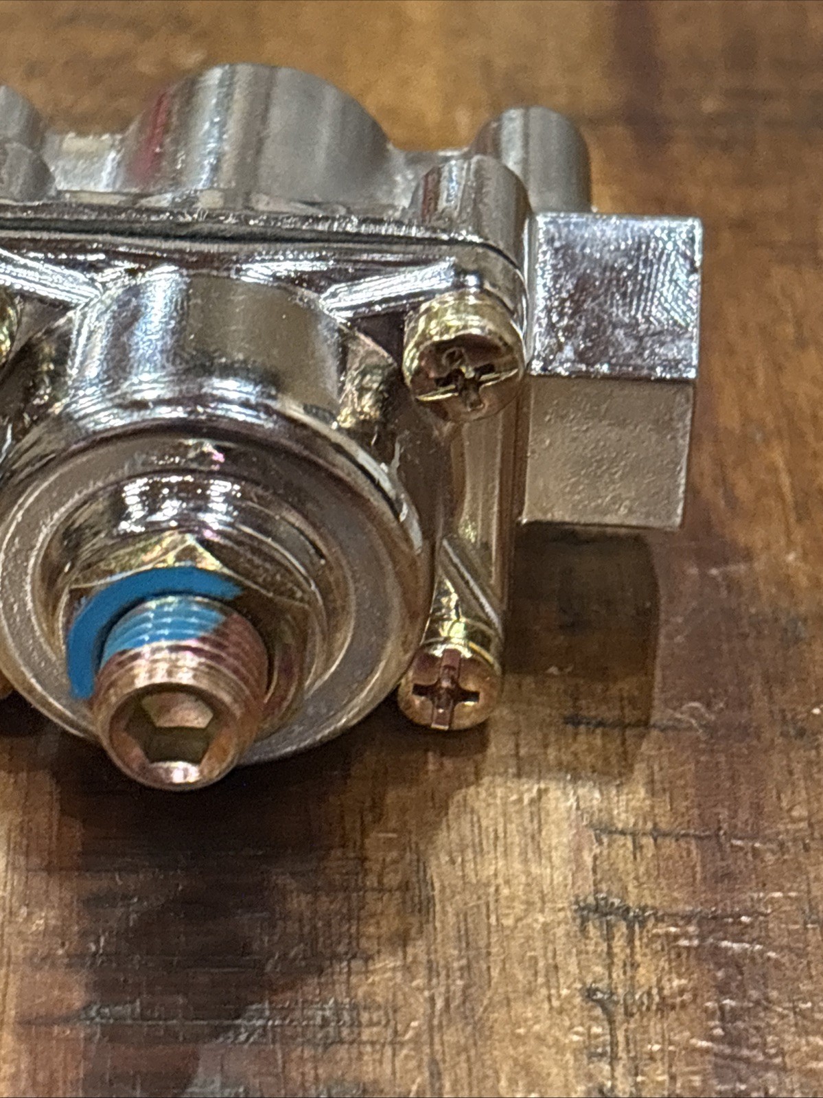 Holley Fuel Pressure Regulator 4-9psi Comes With A Bracket But NO SCREWS New