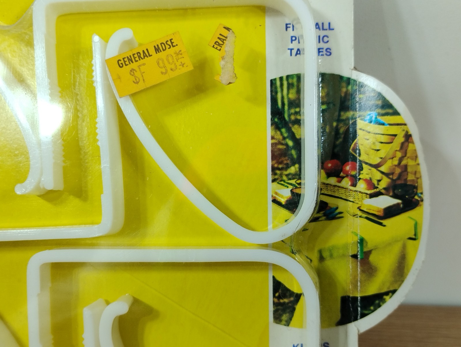 NEW WEVOLITE TABLECLOTH CLAMPS VINTAGE 80s Camping Pack of 4