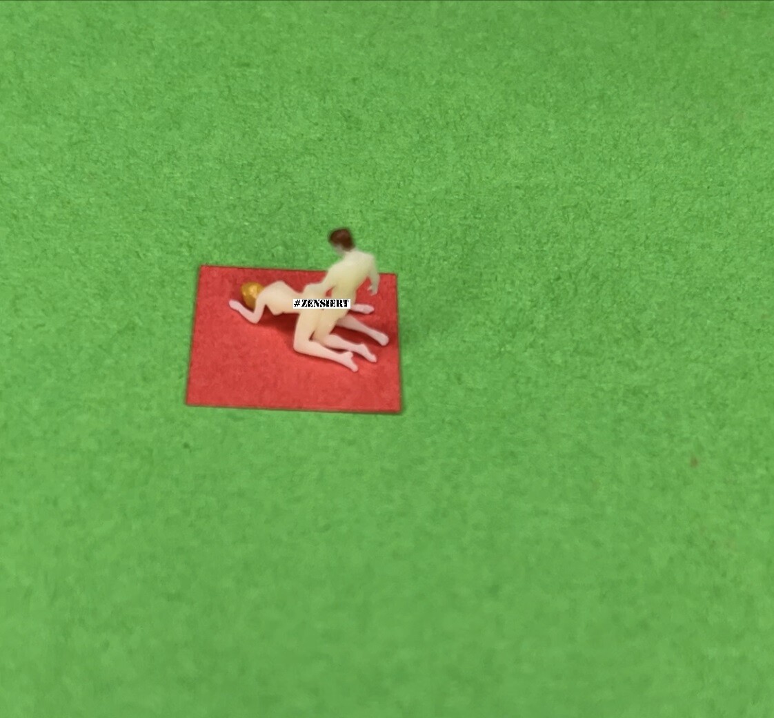 N Gauge Sexy Scene V1N Lovers Couple on Blanket 1/160 Figures Diorama Model Railway