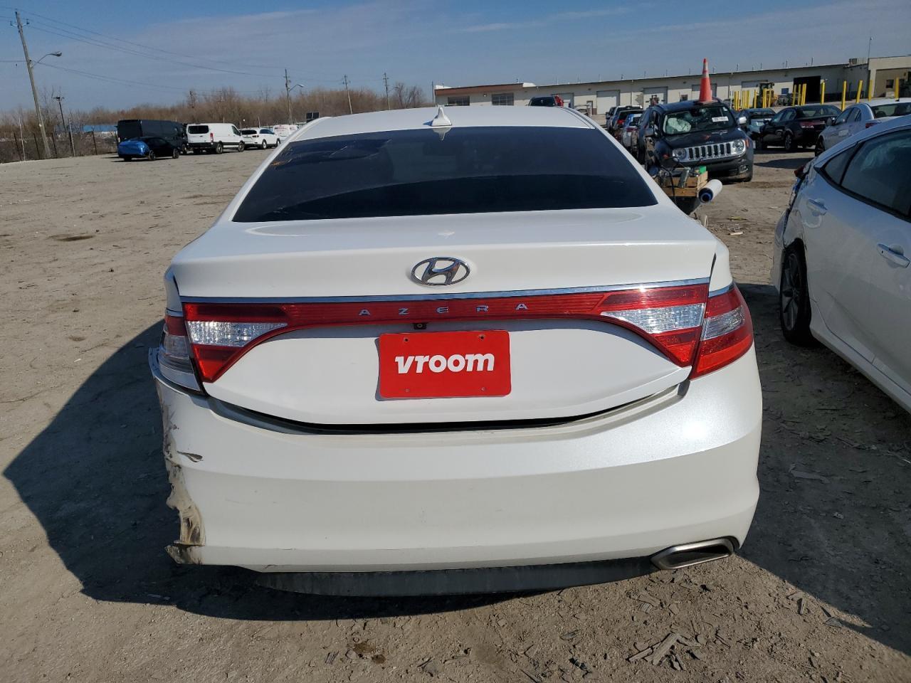 2016 Hyundai Azera Used White Deck Lid with Rear View Camera - OEM