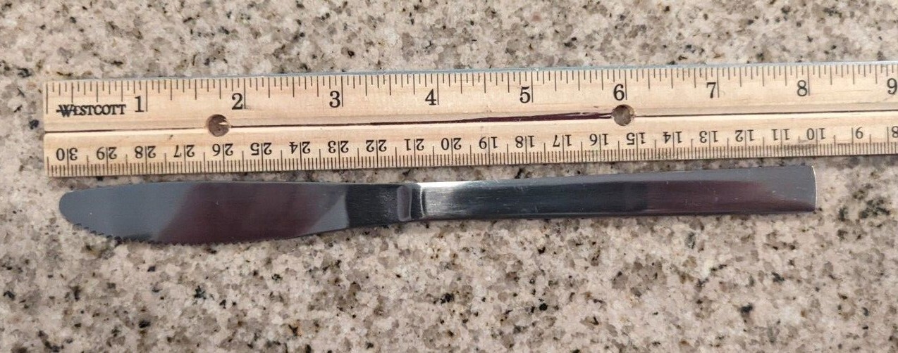 World Tableware 651 5302 Windsor 8" Fluted Dinner Knife - Dozen